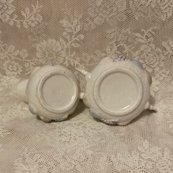 Vintage Porcelain Sugar and Creamer Set with Fruit and Flower Motif - Picture 7 of 7